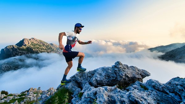 Quelle est la méthode optimale pour gérer la nutrition pendant un ultramarathon de 100 miles?